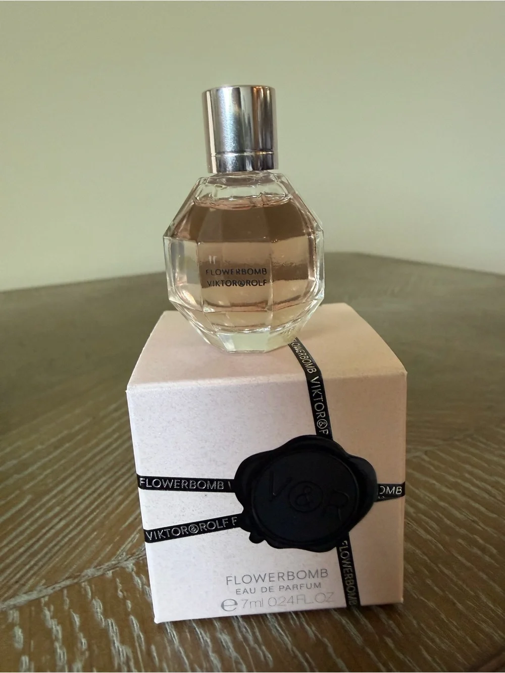 New 6 piece Versace, Dolce & Gabbana, Viktor Rolf, Nest, Ouai, bag Beauty Set